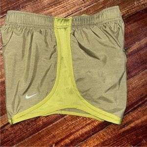 NEW Nike Women's Tempo 3" Lined Running Shorts Sz MEDIUM Unique Green